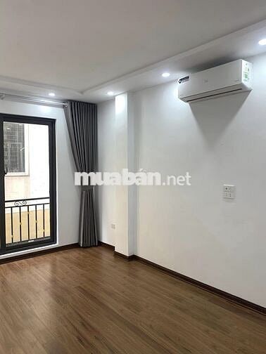 Bá.n nhà Lạc Long Quân, DT35m2, 6 tầng, thang máy, ngõ thông (12.8 tỷ)