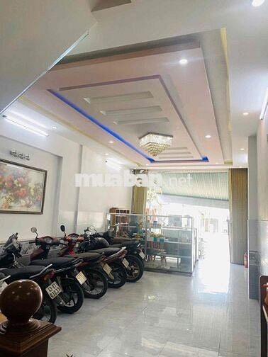 Nhà mặt tiền đường 605, đường 25m, lề 3,5m, dt đất 110m2, 220m sàn