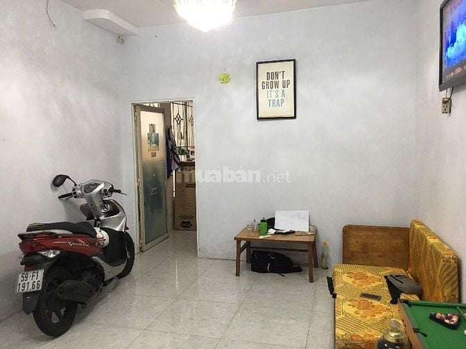 Nhà nguyên căn trung tâm Quận 4, đi lại dễ dàng