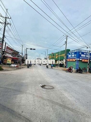 Nhà diện tích 128m mặt tiền kinh doanh buôn bán dĩ an