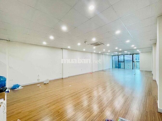 Cho thuê Văn phòng tại Hoàng Cầu 130m2 giá chỉ 19t sàn siêu rẻ