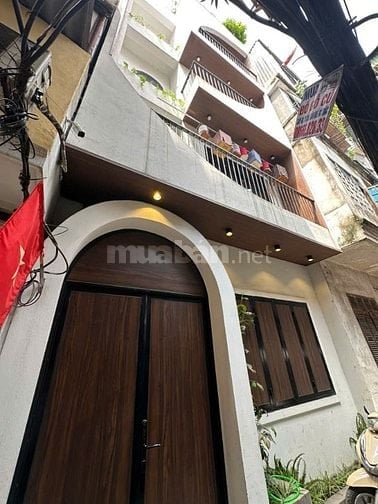 Bán nhà Khâm Thiên 42m2 , 5 tầng , ngõ thông , nội thất xịn 13,8 tỷ