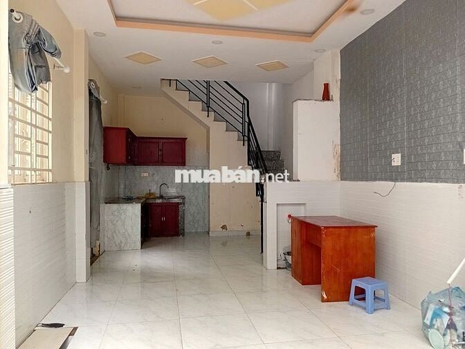 Nhà thuê giá rẻ 3 lầu 3 phòng ngủ hẻm Hòa Hưng dtsd 120m2