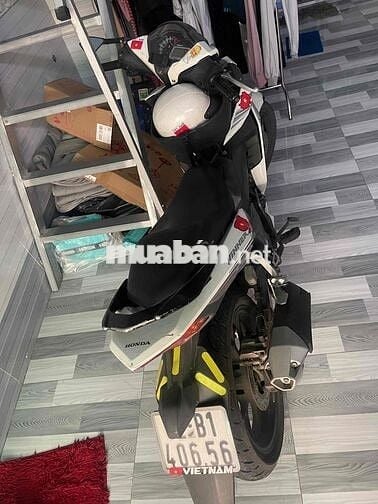 Winer v1 màu trắng đen