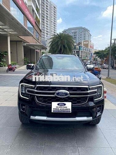 Ford Everest 2023 Titanium 2.0L 4x2 AT - 4500 km