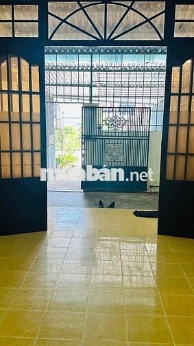 Cho thuê nhà cấp 4 rộng 80m2, mặt tiền đường lớn Cao Xuân Huy