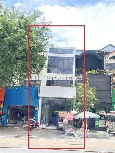 Mặt Tiền Đường Cách Mạng Tháng 8 Vỉa Hè Rộng Nhà Mới.