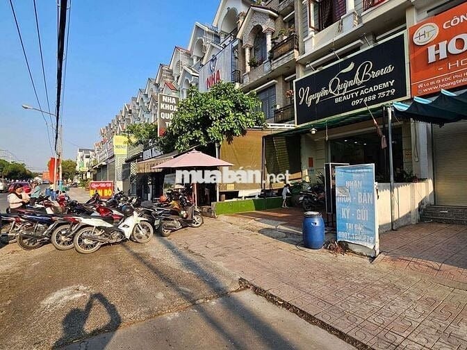 Cho thuê nhà mặt tiền kd phú hồng thịnh dĩ an Bình Dương