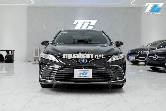 Toyota Camry 2.5HV 2022 nhập Thái giữ kỹ như mới