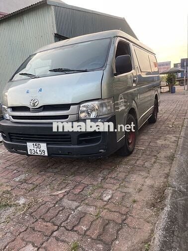 Ô tô tải van Toyota Hiace 3 chỗ 2010