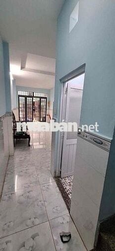 Cho thuê nhà 3 tầng (3m x 10m) có 3 phòng ngủ hẻm xe tải 6m thông