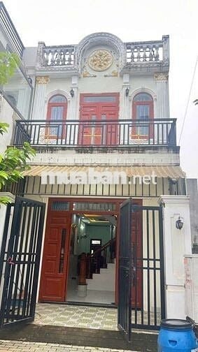 Nhà e về quê bán nhà tặng nội thất