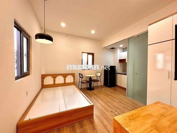 Căn Hộ Cửa Sổ Trời ... Đi Bộ Qua Bùi Viện