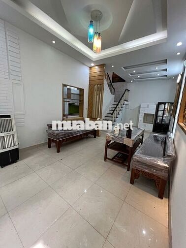 Cho thuê nhà, 90m2, 3 tầng 5 ngủ, sân vườn, Thanh Xuân