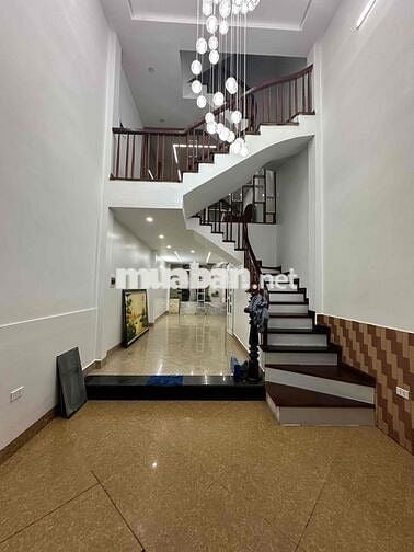 Bán nhà Pháo đài láng 45m2 x5T nhà đẹp dân xây chắc chắn, ở ngay.