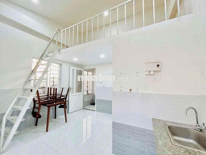 PHÒNG BAN CÔNG MỚI XÂY GIÁ RẺ CÓ MÁY LẠNH - THANG MÁY - MẶT TIỀN ĐƯƠNG