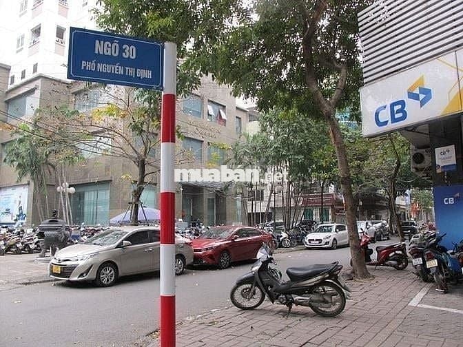 Cho thuê căn nhà ngõ 34 Nguyễn Thị Định, Dt 62M x 5 tầng đường rộng 8m