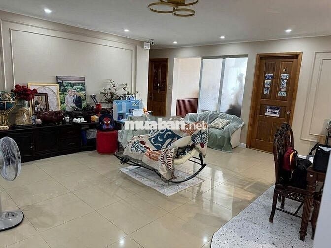 Bán căn hộ chung cư diện tích lớn, khu vực trung tâm