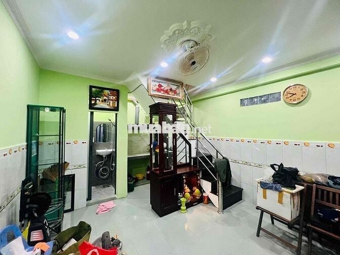 Cho thuê nhà nguyên căn có nội thất 3 tầng Tô Hiến Thành Q10 2PN 2WC