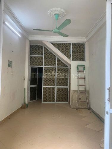 Cho thuê cửa hàng tầng 1 ngõ 223 Tân Mai, Hoàng Mai, DT 20m2 