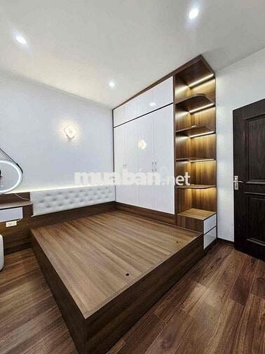 Tập thể phố Chùa Láng, đống Đa. 2n 2vs. Giá 3.98 tỷ