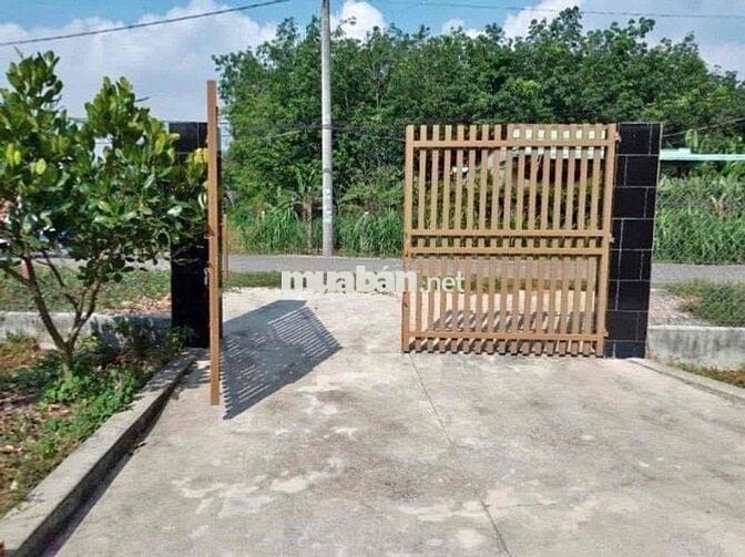 kẹt tiền bán gấp mảnh đất thổ cư- tặng cây