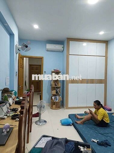 Nhà mới 4x15. 1 trệt 2 lầu sân thượng