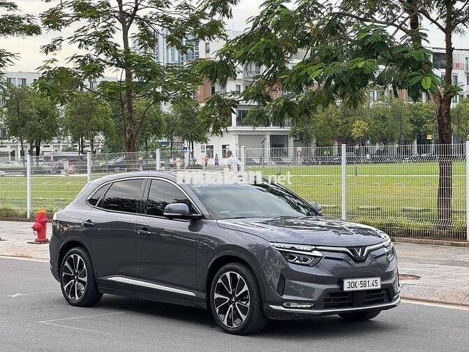 VF8 Plus 2022 thuê Pin tiên phong 17.000km