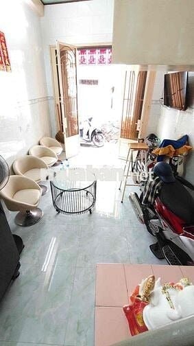 2.5 tỷ bán ngà Quận 6, 19m2- 2 tầng đúc, 2 pn, sổ riêng hoàn công