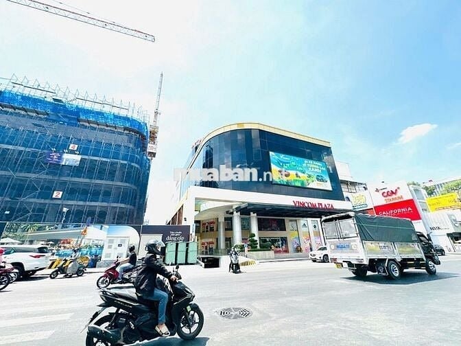 Hot!Đối Diện Vincom Thủ Đức-Nhà 4 Tầng-Full Nội Thất Gỗ-Vô Ở Được Ngay