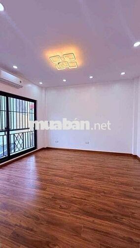 Nhà Đẹp Văn Cao 35m2 - 5 Tầng - Gần Phố - Tiện Ích - Giá 7,8 Tỷ - Hiếm