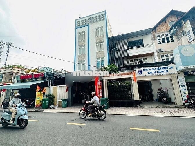 Khách Sạn Ngay Hoàng Diệu 2-Dòng Tiền Ổn Định-Có Thang Máy-Có Hầm