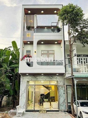 Nhà 1 trệt 2 lầu 210m2 giá 1tỷ6 ngay KCN nam Tân Uyên