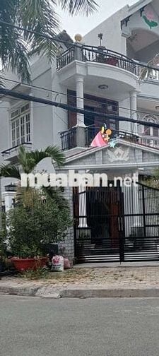 Nhà gốc 2 mặt tiền đường 19 kdc bình hưng DT 6m x 24m 2 lầu