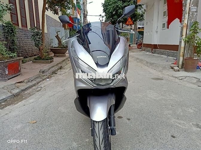 Xe máy Honda PCX màu bạc đã sử dụng