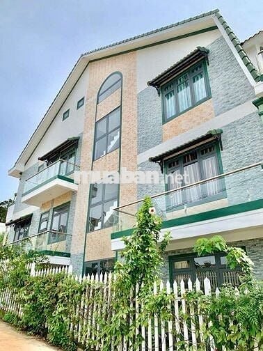 Bán Villa 10 phòng KD ngay công viên ánh sáng lớn nhất Châu Á.