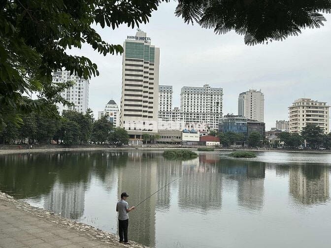 Chính chủ cho thuê căn hộ mặt hồ tầng 5 nhà B1 T/T Giảng Võ, Hà Nội