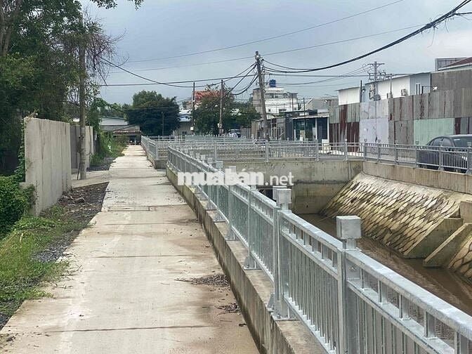 chu gửi lo đất nhi bình ( 1100) đất vườn. giá 8 tỷ 6