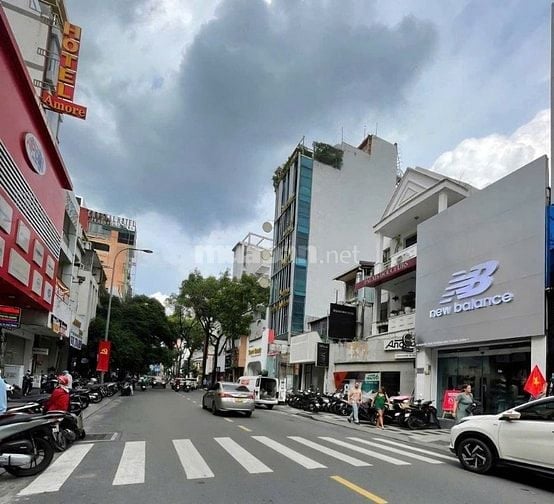 Bán nhà 10x22m - góc 2MT đường Nguyễn Trãi, Quận 1