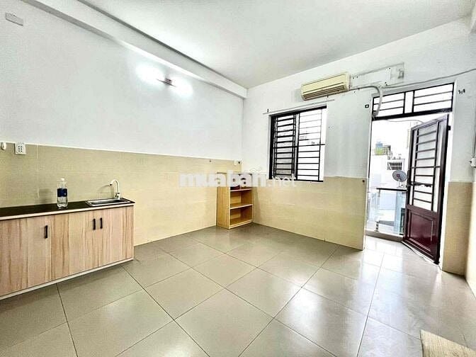 chính chủ cho thuê Phòng Ban Công, ngay Đầm Sen