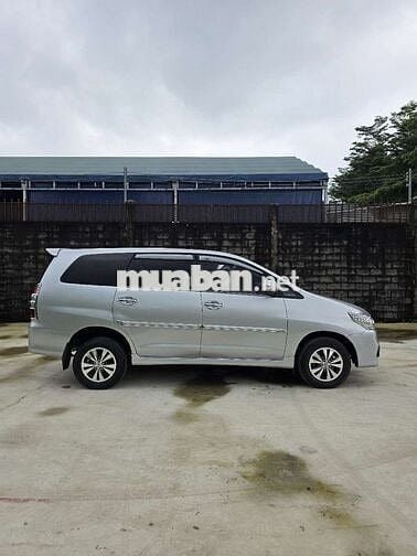 Gia đình cần bán xe Innova 2016