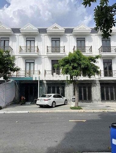 Cho thuê nhà phố mới gần chợ Dĩ An 1, gần sân vận động Đông Hoà