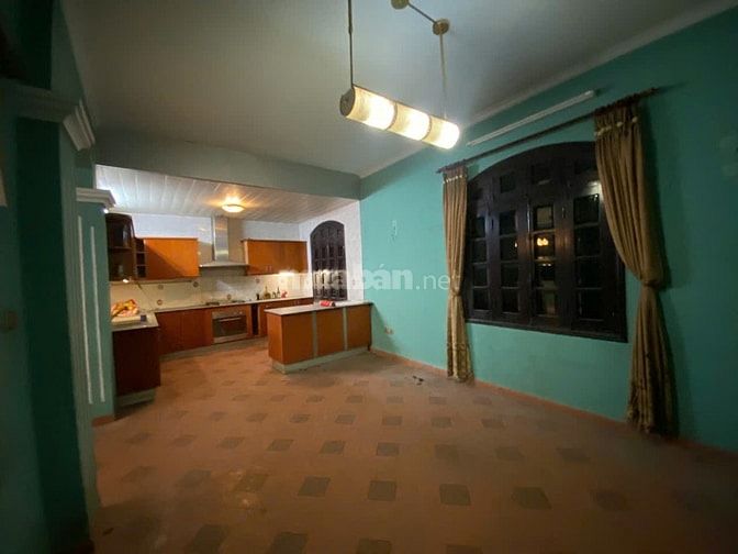 Cho thuê nhà ngõ 46 Phạm Ngọc Thạch 4,5T, MT10m, ô tô đỗ cửa,16tr/th