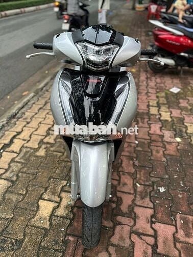 Xe máy Honda SH 150 ABS màu bạc 2017