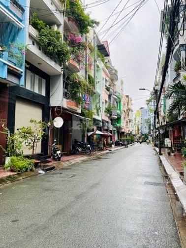 Chỉ nhỉnh 100tr/m2  Hẻm 8m 180m2( 6.6 x 28m ) Trương Công Định p14 TB 