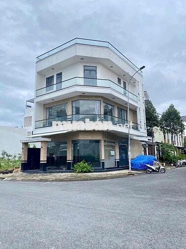 Cho Thuê Nhà Trệt 2 Lầu Gốc 2 Mặt Tiền Nam Long