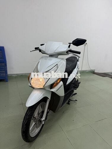 Honda Click 110 xe đẹp máy rin êm khỏi bàn