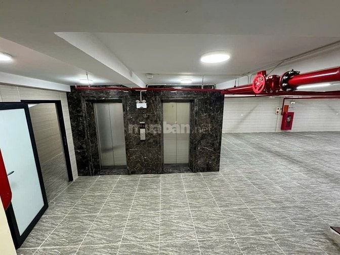 Văn phòng siêu vip, mặt phố, full kính, giá tốt, có PCCC, 2 hầm