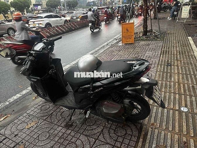 Kẹt tiền nên cần ra đi