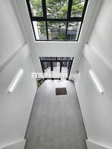 Nhà mới Xây _Thang Máy xịn_3 sàn suốt full ML Nguyễn Văn THương